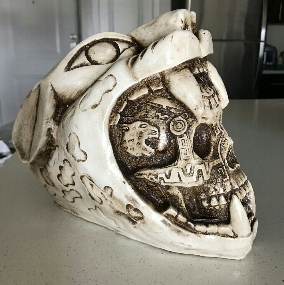 NWOT😃..Cast skull